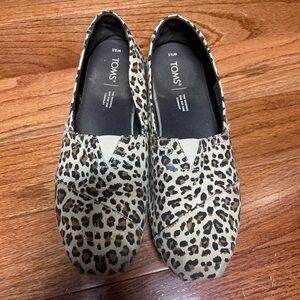 Leopard print Tom’s